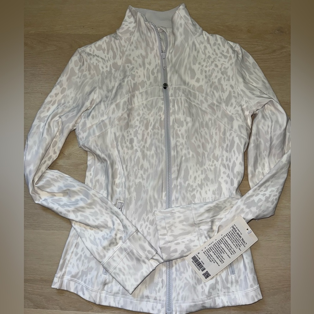 Lululemon define jacket nulu contour spot white